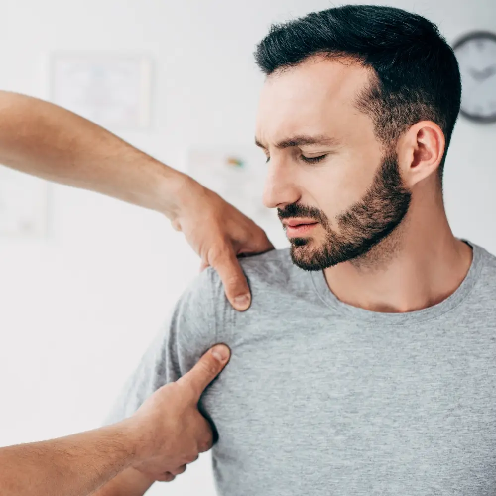 Shoulder pain relief in Chicago with non-surgical treatments, regenerative medicine, and image-guided therapies tailored to patients.