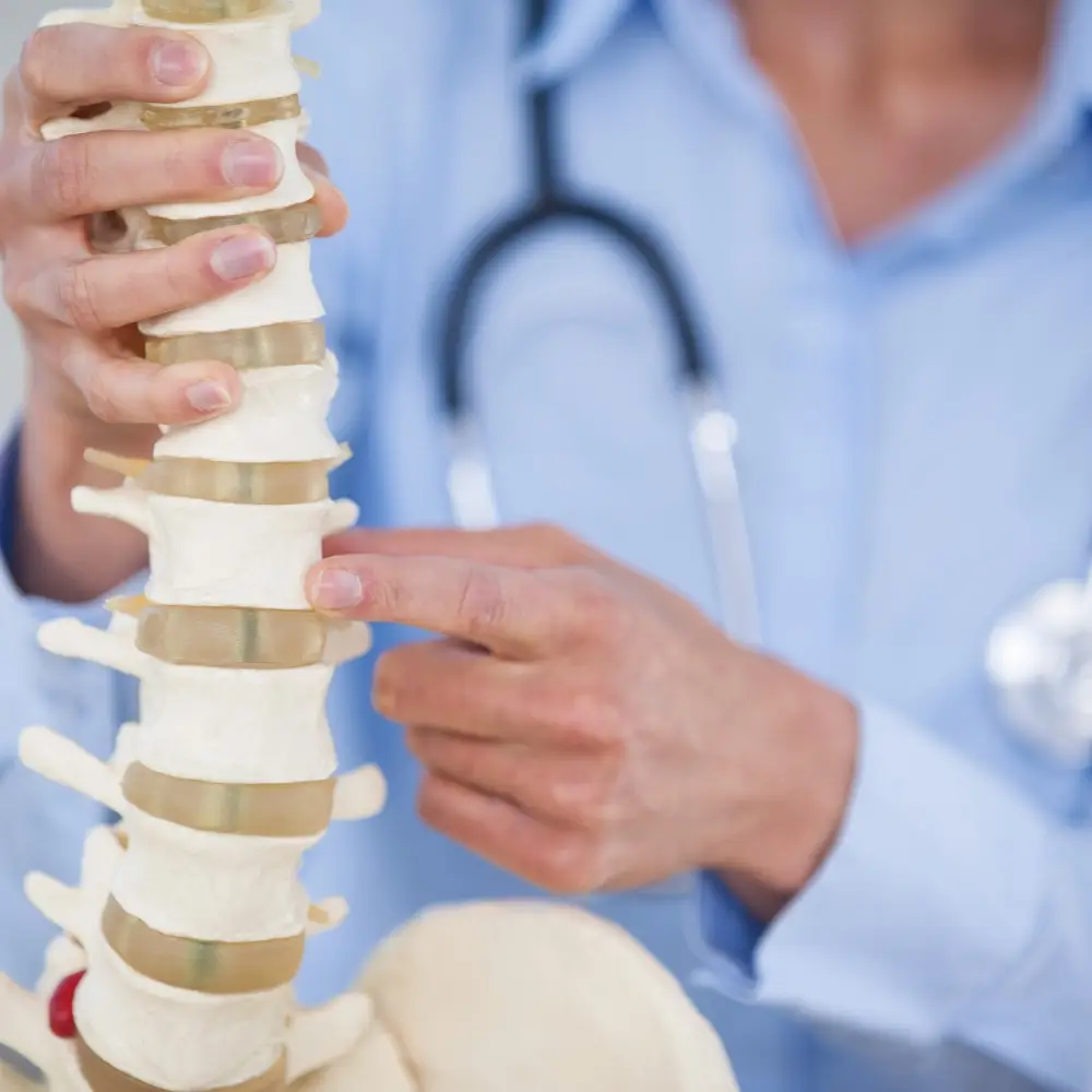 Spine fracture care in Chicago with personalized non-surgical treatments, regenerative therapies, and minimally invasive procedures.